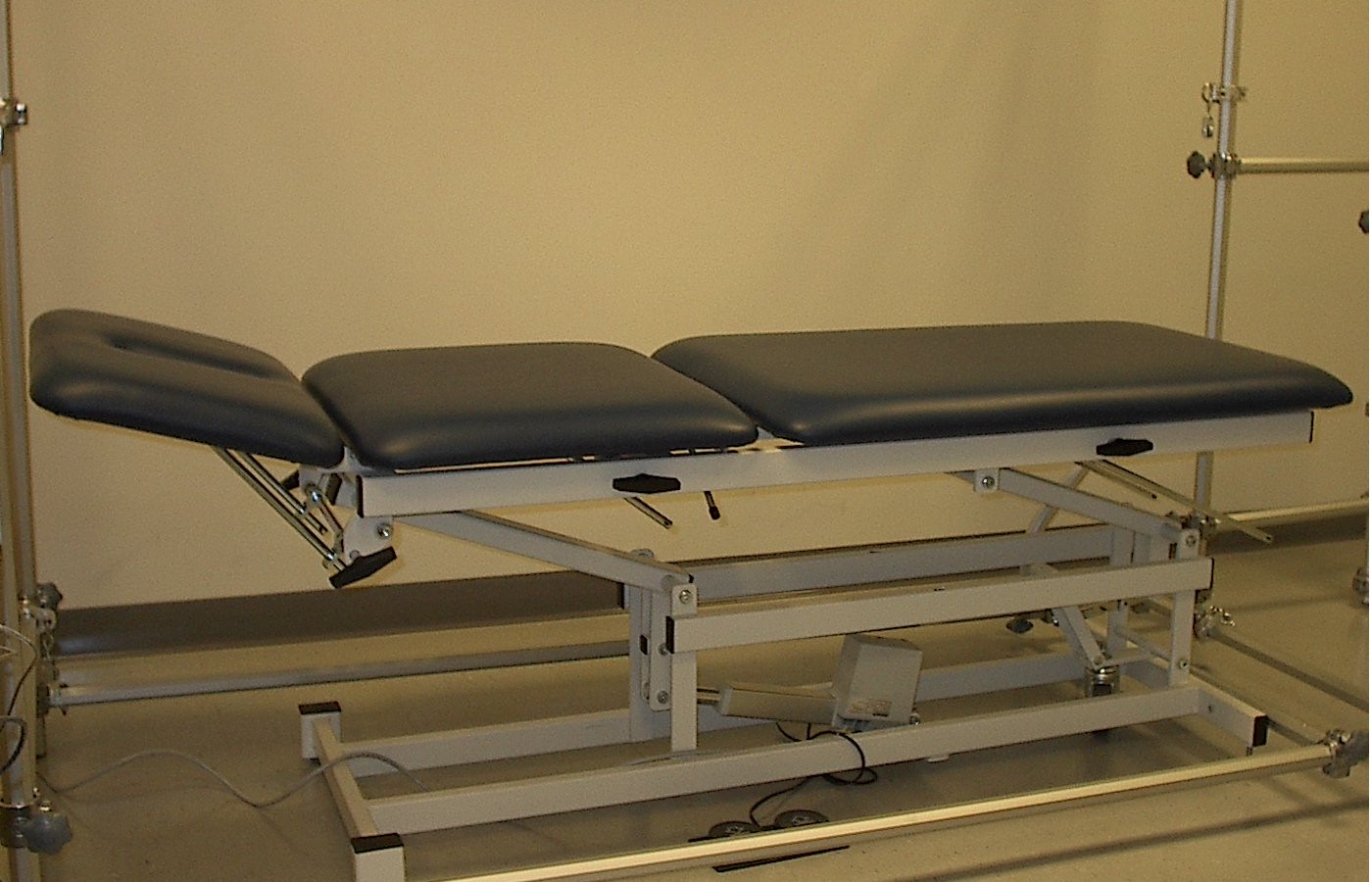 exam table1.jpg (230045 bytes)